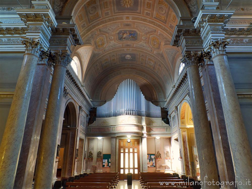 Rimini - Navata del Santuario della Madonna della Misericordia